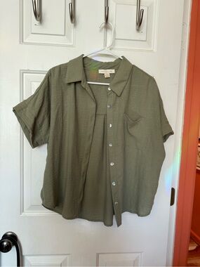 Monteau Lightweight Olive Green Short-Sleeve Button-Up Shirt